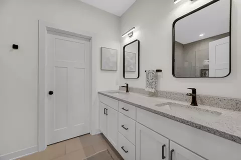 Bath - 264 Nomo Pl, Crown Point, IN 46307 photo 2 of 4