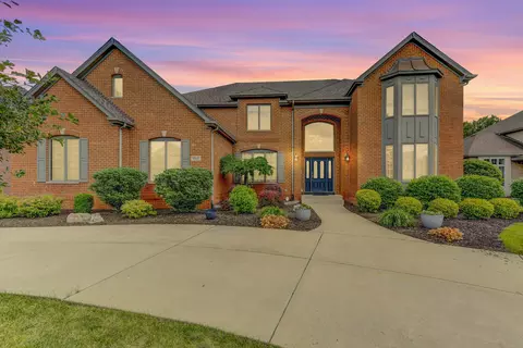 9937 Tanglewood Ct, Munster, IN 46321