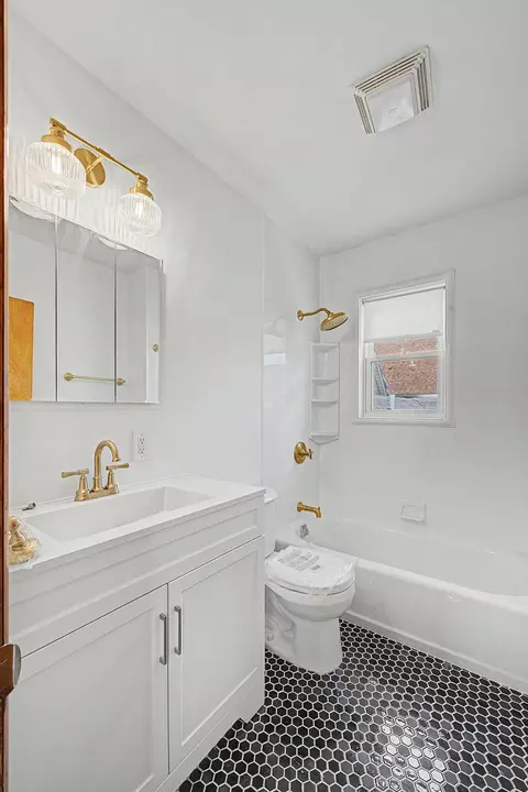 Bath - 1807 La Porte Ave, Whiting, IN 46394 photo 4 of 5