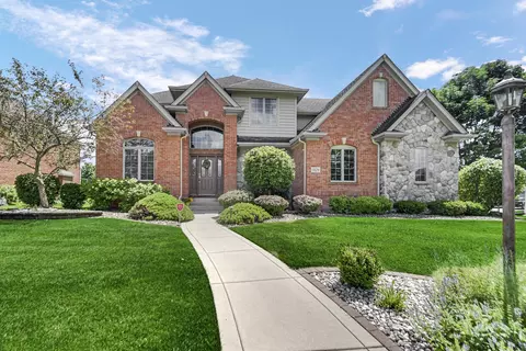 1129 Wellington Ter, Schererville, IN 46375
