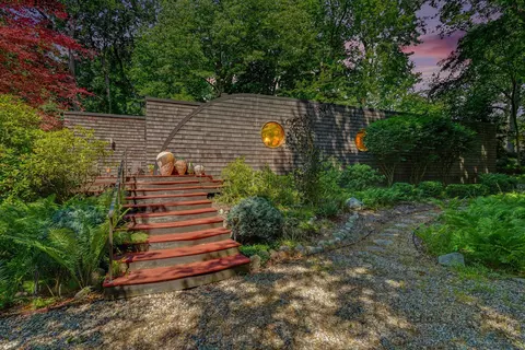 3820 Hiawatha Dr, Michigan City, IN 46360