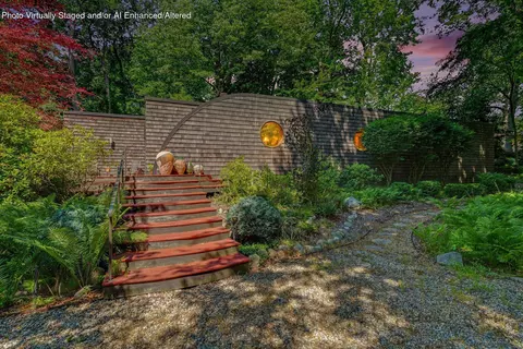 3820 Hiawatha Dr, Michigan City, IN 46360