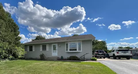 102 Beech Ct, Hebron, IN 46341