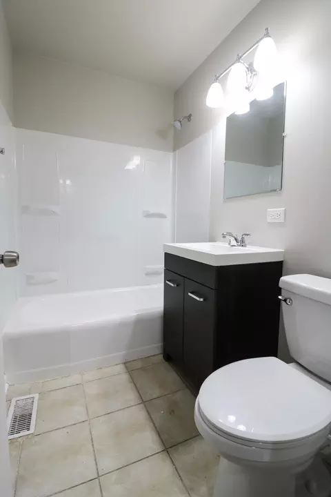 Bath - 5309 E 13th Pl, Gary, IN 46403 photo 2 of 2