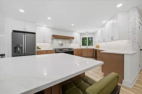 Kitchen - 6185 E 107th Pl, Crown Point, IN 46307 photo 9 of 15