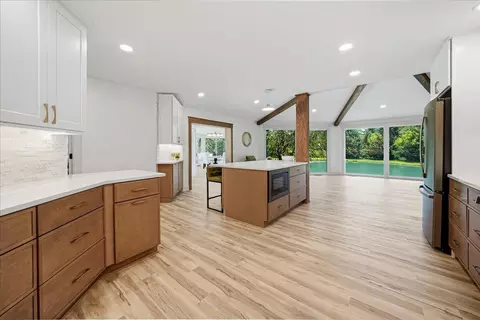 Kitchen - 6185 E 107th Pl, Crown Point, IN 46307 photo 4 of 15