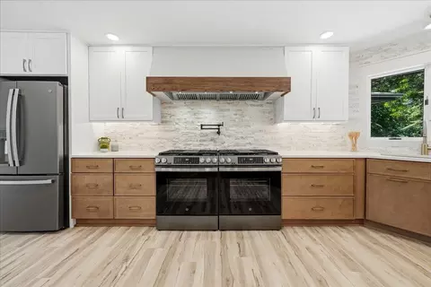 Kitchen - 6185 E 107th Pl, Crown Point, IN 46307 photo 6 of 15