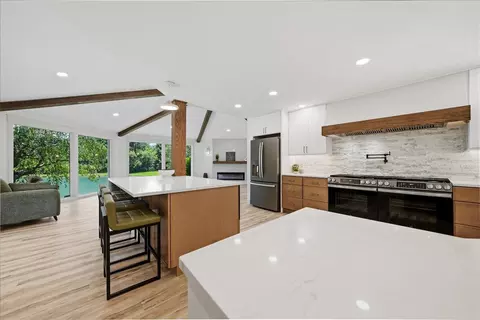 Kitchen - 6185 E 107th Pl, Crown Point, IN 46307 photo 14 of 15