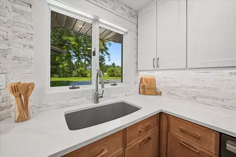 Kitchen - 6185 E 107th Pl, Crown Point, IN 46307 photo 10 of 15