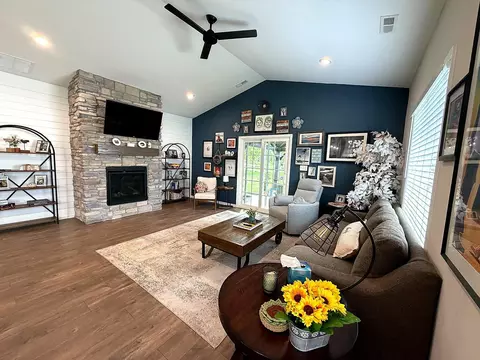Living - 18 Levanno Dr, Crown Point, IN 46307 photo 1 of 2