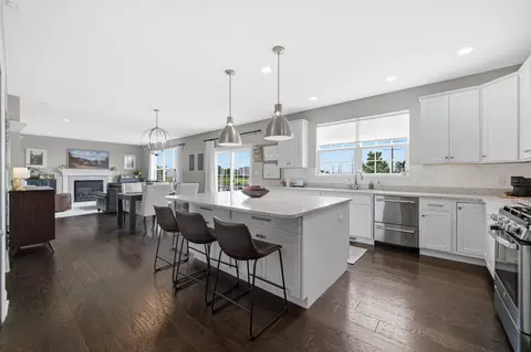 Kitchen - 10227 Sentry Dr, Saint John, IN 46373 photo 2 of 2