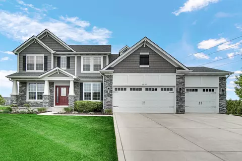 10227 Sentry Dr, Saint John, IN 46373