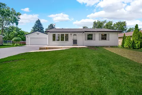 433 Nantucket Rd, Valparaiso, IN 46385