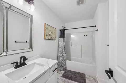 Bath - 366 E 130th Ln, Crown Point, IN 46307 photo 5 of 5