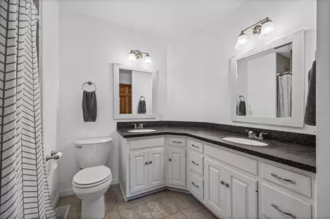 Bath - 201 S Heritage Dr, Delphi, IN 46923 photo 1 of 4