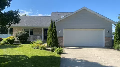 303 Pinehurst Ct, Valparaiso, IN 46383