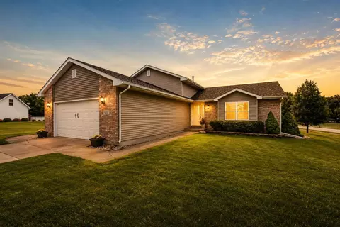 9497 Shelby Ln, Crown Point, IN 46307