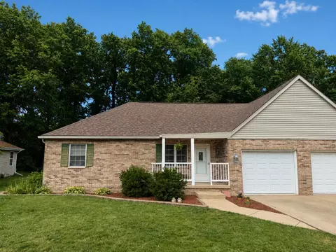 2136 Texas St, Chesterton, IN 46304