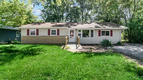 7713 Hendricks Pl, Merrillville, IN 46410