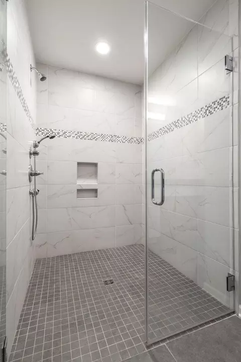 Bath - 5260 E 109th Pl, Crown Point, IN 46307 photo 3 of 4