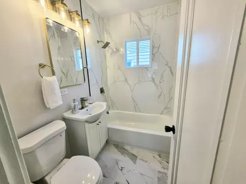 Bath - 266 Johnson St, Gary, IN 46402 photo 1 of 2