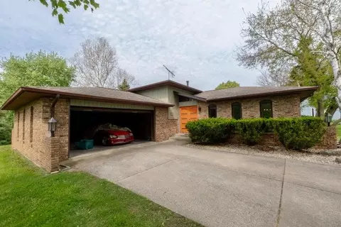 1752 Greenview St, Valparaiso, IN 46383