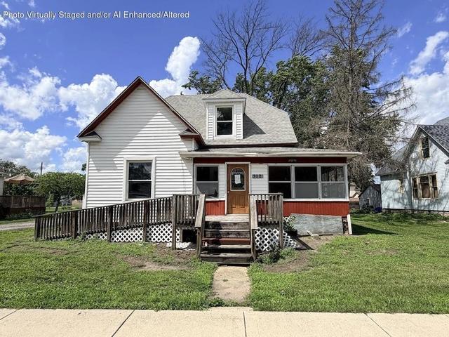 302 E Main St, Medaryville, IN 47957