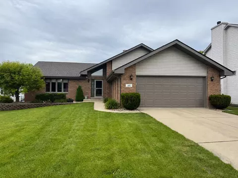 65 Beiriger Dr, Dyer, IN 46311