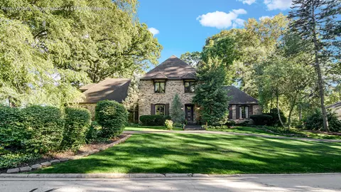 2208 Wynnewood Dr, Valparaiso, IN 46385
