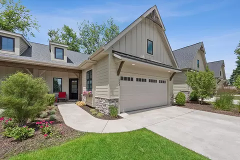 1933 W Woodglen Cir, Valparaiso, IN 46383