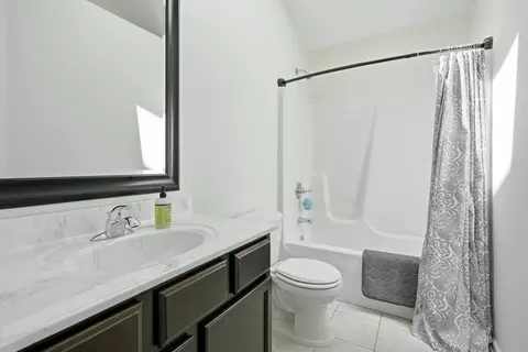 Bath - 84 Bergamo Ln, Crown Point, IN 46307 photo 3 of 3
