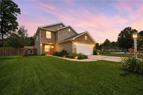 900 Brookfield Dr, Chesterton, IN 46304