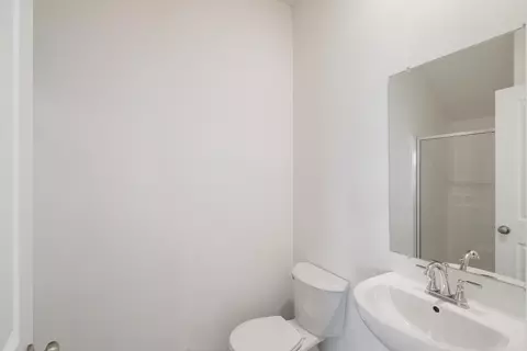 Bath - 1609 Parkside Ln #E, Dyer, IN 46311 photo 1 of 2