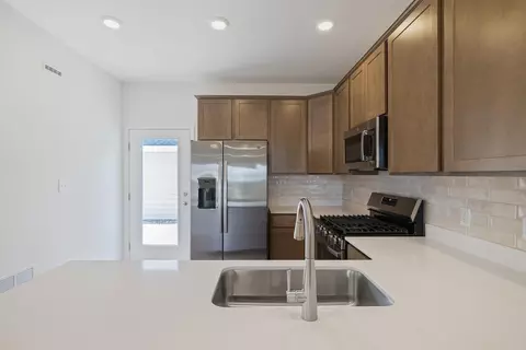 Kitchen - 1609 Parkside Ln #E, Dyer, IN 46311 photo 1 of 3