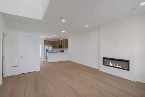 Living - 1609 Parkside Ln #E, Dyer, IN 46311 photo 4 of 4