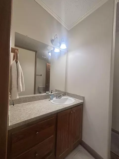 Bath - 10148 S 210, Monon, IN 47959 photo 2 of 4