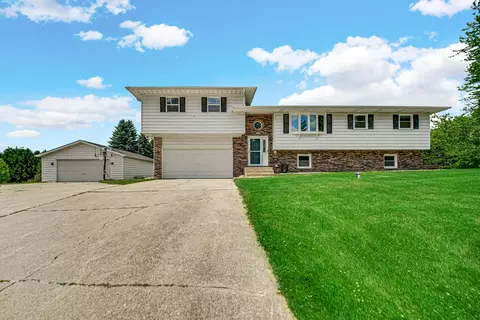 406 Northfield Ln, Valparaiso, IN 46383