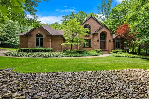 223 Crabapple Ln, Valparaiso, IN 46383