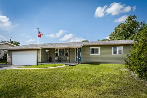 415 Saginaw Dr, Valparaiso, IN 46385