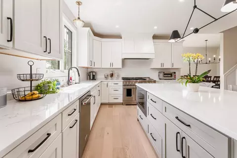 Kitchen - 9533 Tall Grass Trl, Saint John, IN 46373 photo 5 of 6