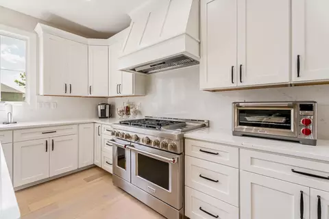 Kitchen - 9533 Tall Grass Trl, Saint John, IN 46373 photo 3 of 6