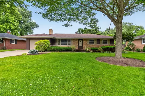 5961 Hayes Pl, Merrillville, IN 46410
