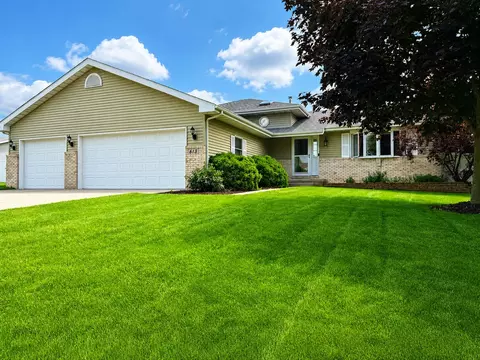 613 Persimmon Pkwy, Hebron, IN 46341