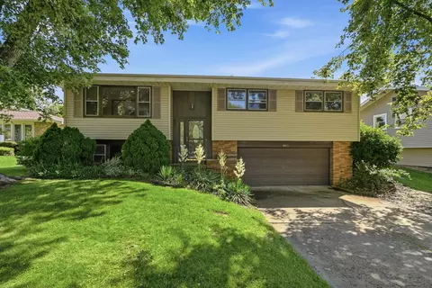 2413 Hickory Dr, Dyer, IN 46311