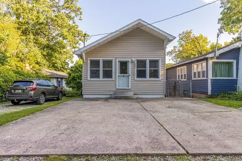 810 12 Woodland Ter, Valparaiso, IN 46383