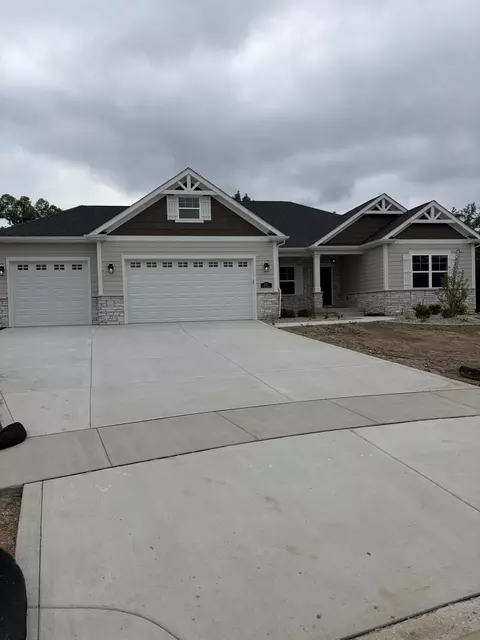 617 Bergamot Ct, Crown Point, IN 46307