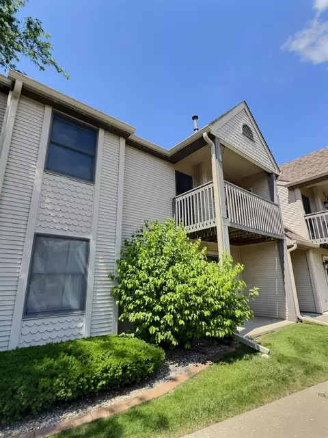 3602 Timberbridge Dr #G, Valparaiso, IN 46383