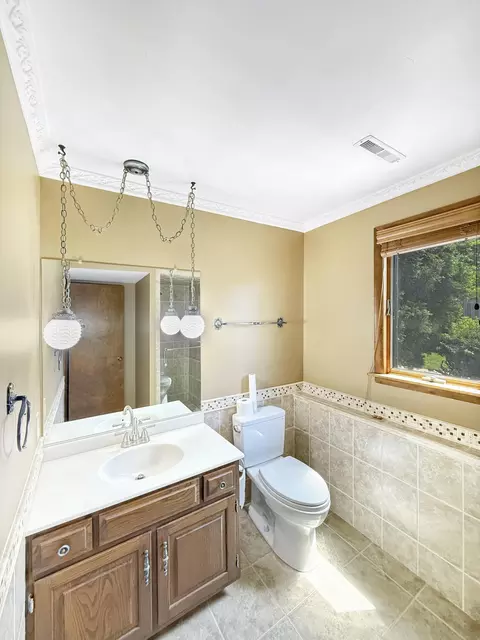 Bath - 9443 Oriole Dr, Munster, IN 46321 photo 2 of 3