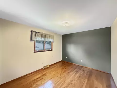 Bedroom - 9443 Oriole Dr, Munster, IN 46321 photo 3 of 4