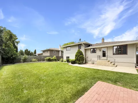 Exterior - 9443 Oriole Dr, Munster, IN 46321 photo 2 of 3